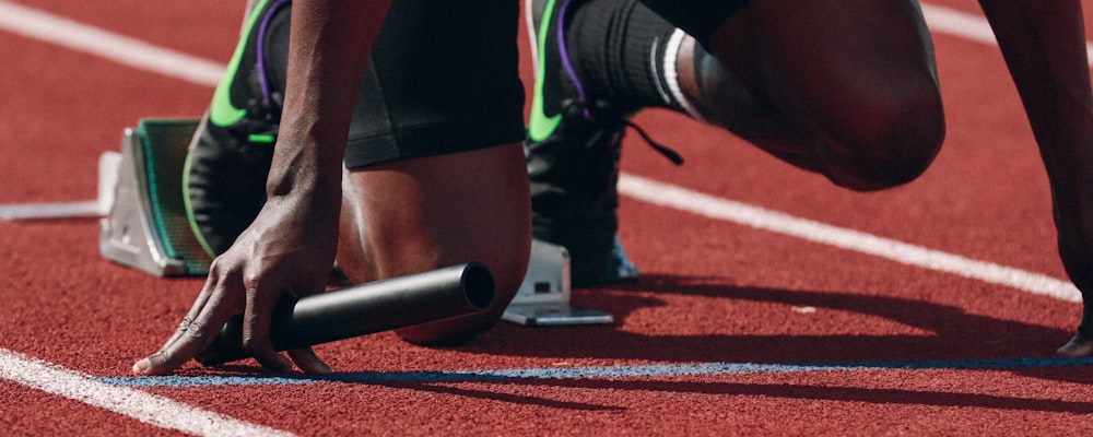 中国地区观众通过多种设备观看优游国际提供的高清体育直播赛事场景