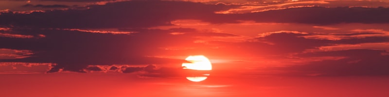 优游国际即时视界直播中心多画面显示足球与篮球赛事高清直播流